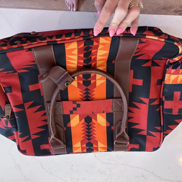 Pendleton Duffel Bag - Red, Orange, and Brown Geometric Design Spyderrock - Picture 4 of 5